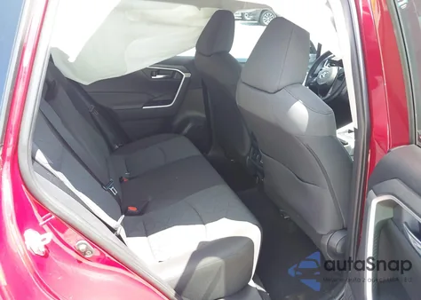 2022 Toyota Rav4 Xle z USA, uszkodzony, nr VIN 2T3W1RFV6NW227467